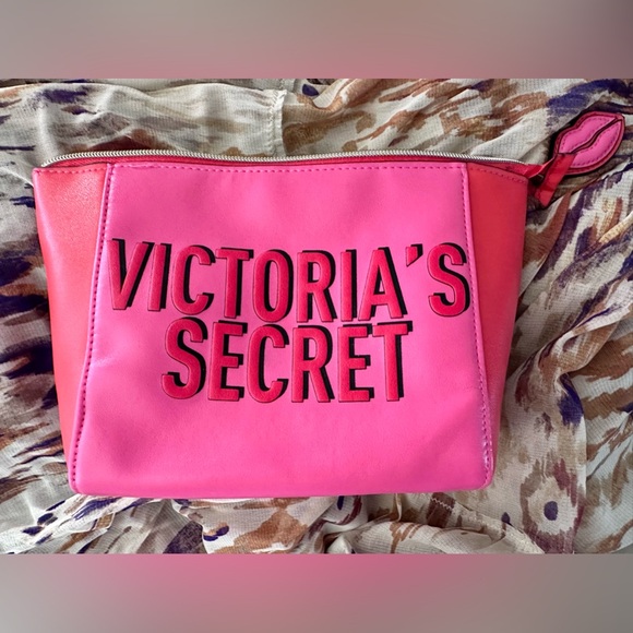 Victoria Secret Make Up Bag - Need, want, such a fine line - Picture 3 of 7